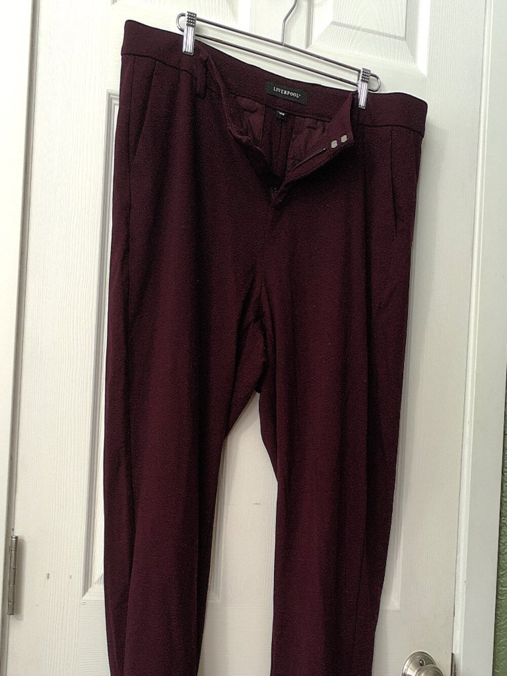 Liverpool Women's Straight-Leg Trousers in Burgundy